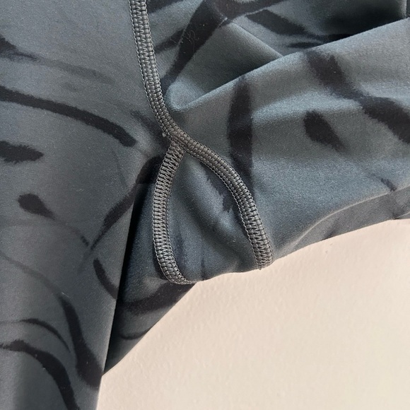 ATHLETA 7/8 Salutation legging - Picture 2 of 6